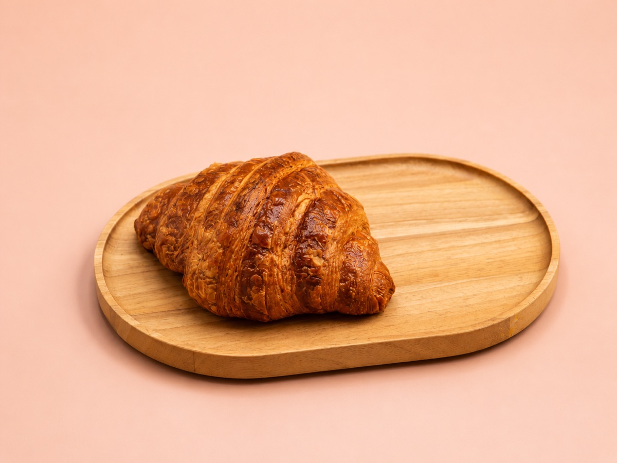 Máslový croissant z nabídky Café Savorsky